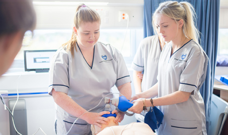 ϲ Nursing Students Practice giving oxygen to a Resusci Annie doll