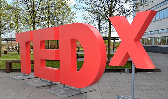 Big Ted-X letters in ϲ University Square